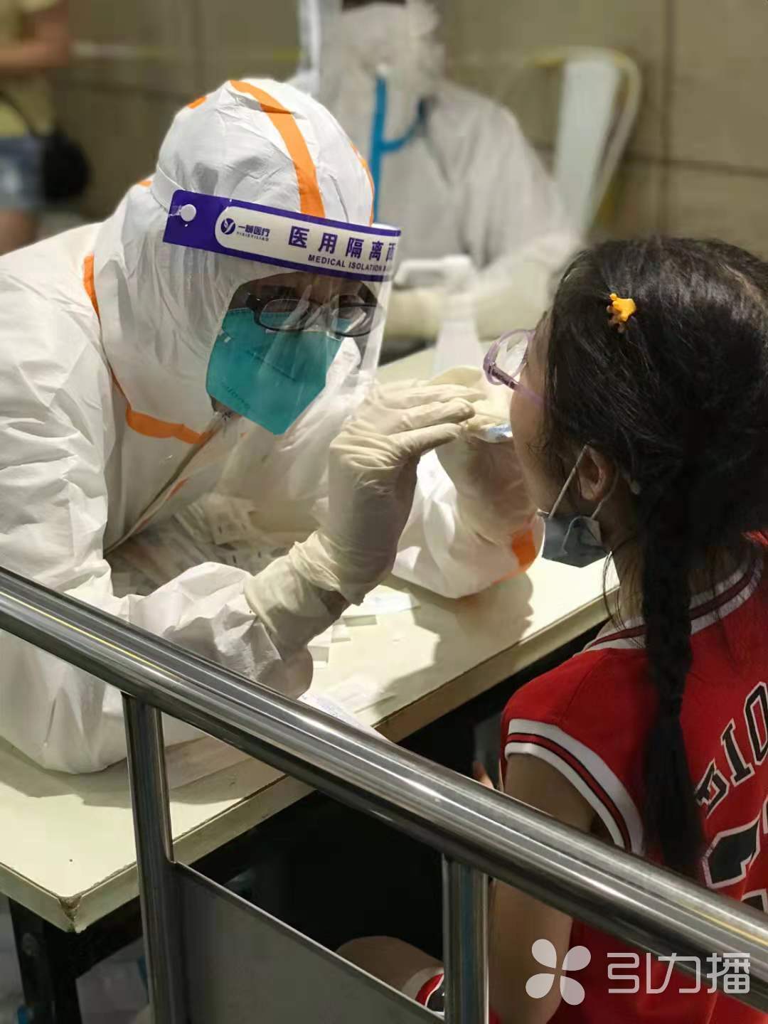 扬州一医护核检现场被感染.扬州核酸检测点一公职人员致几十人被感染-第1张图片